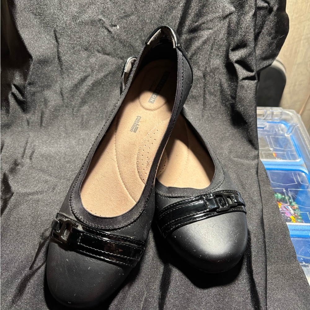 Clarks Kinzie Black Leather and Patent Trim Ballet Flat-9M
